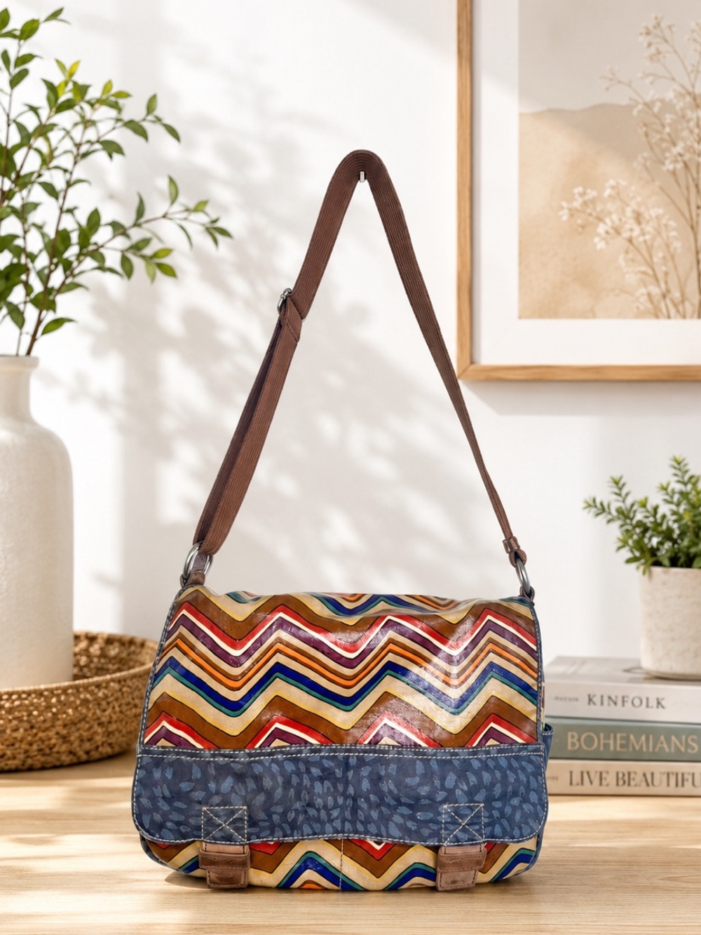 Vntg. Fossil‎ Key-Per Multicolored Chevron Print messenger Bag